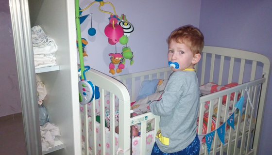 אח גדול ודאגתו לאחותו הקטנה